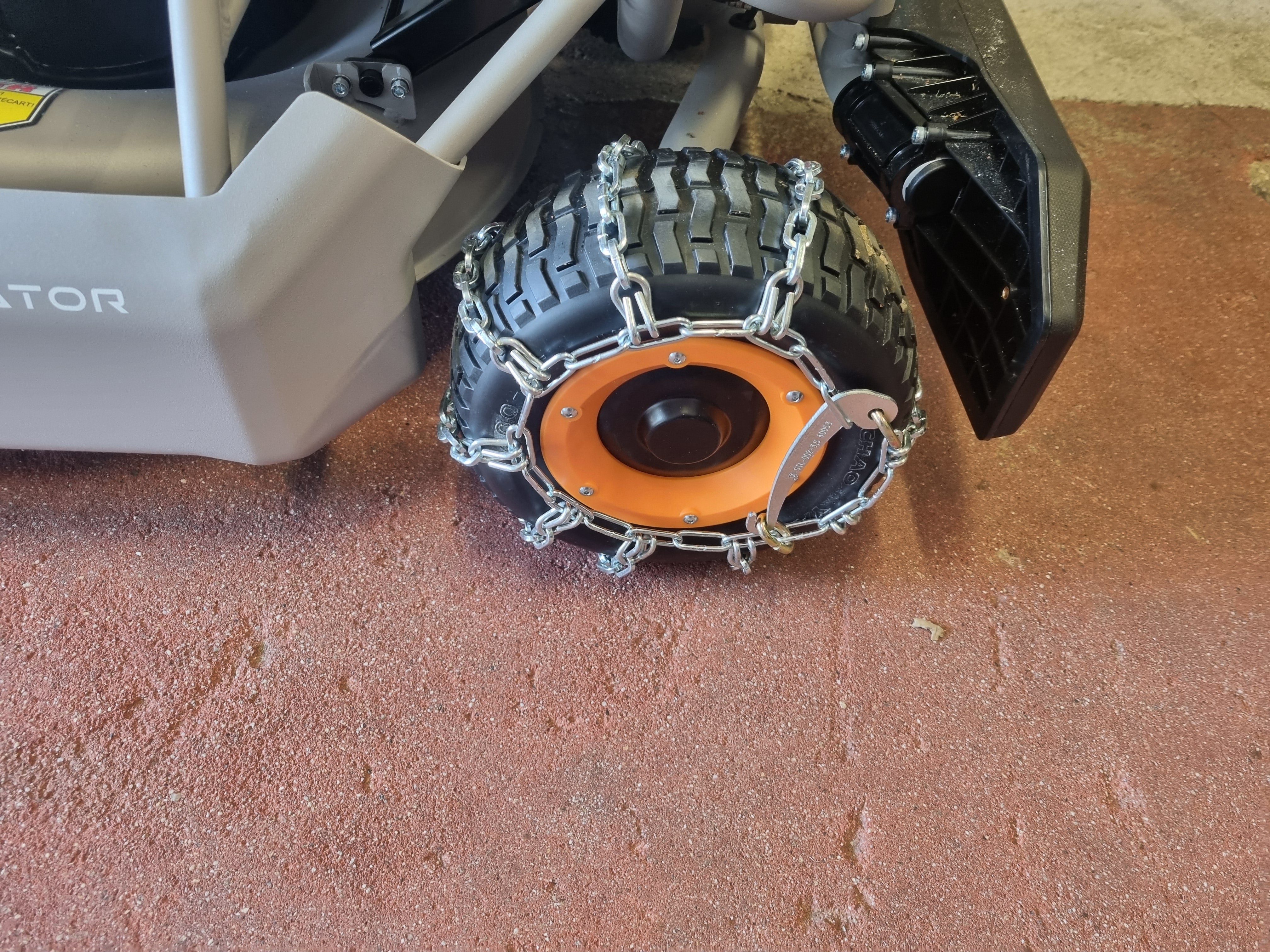 Mowrator S1 - 4WD, 18 Ah (z verigami)