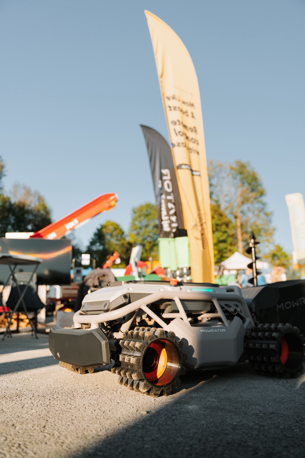 Mowrator S1 - 4WD 18Ah (with Off-road Wheels)