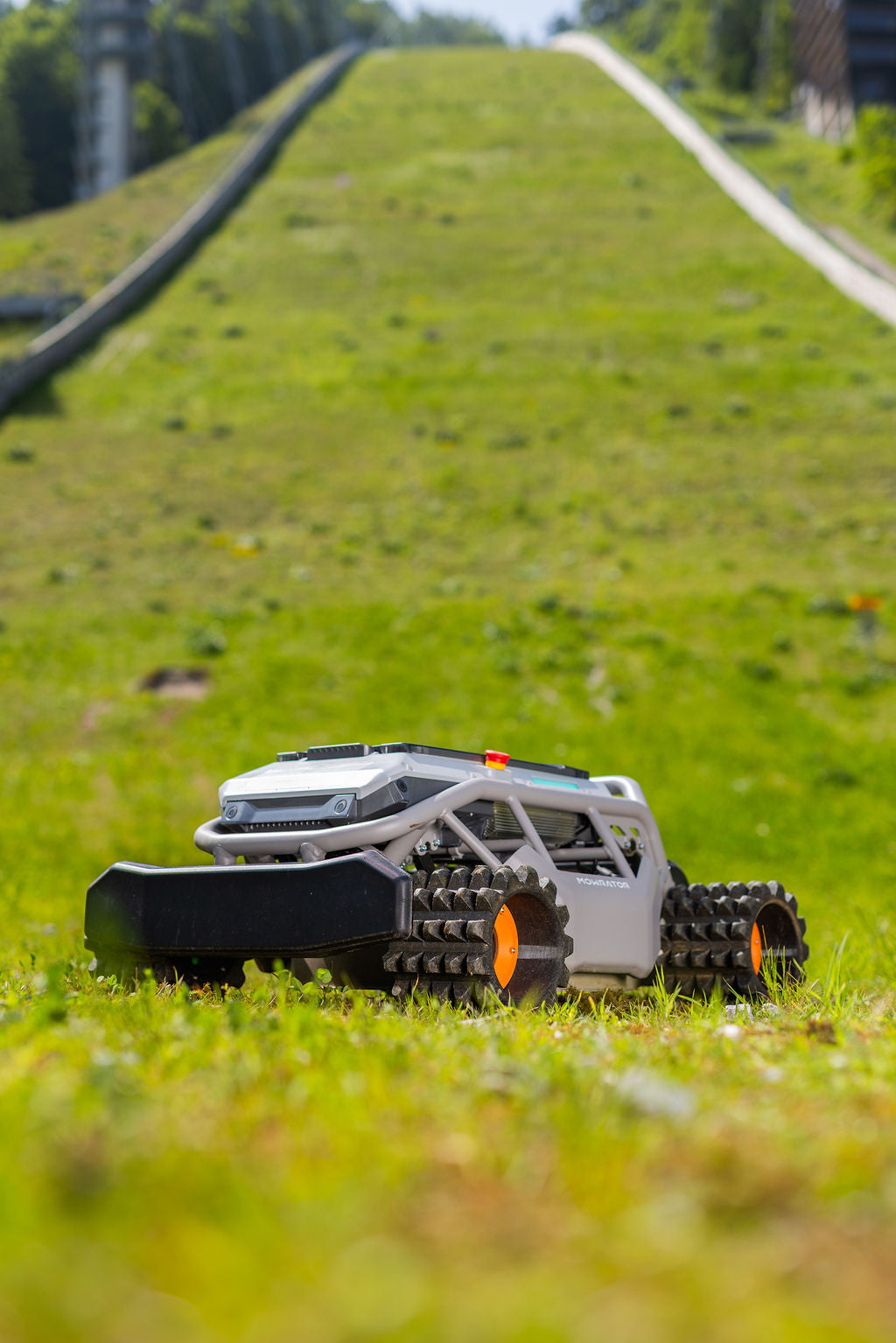 Mowrator S1 - 4WD 18Ah (with Off-road Wheels)