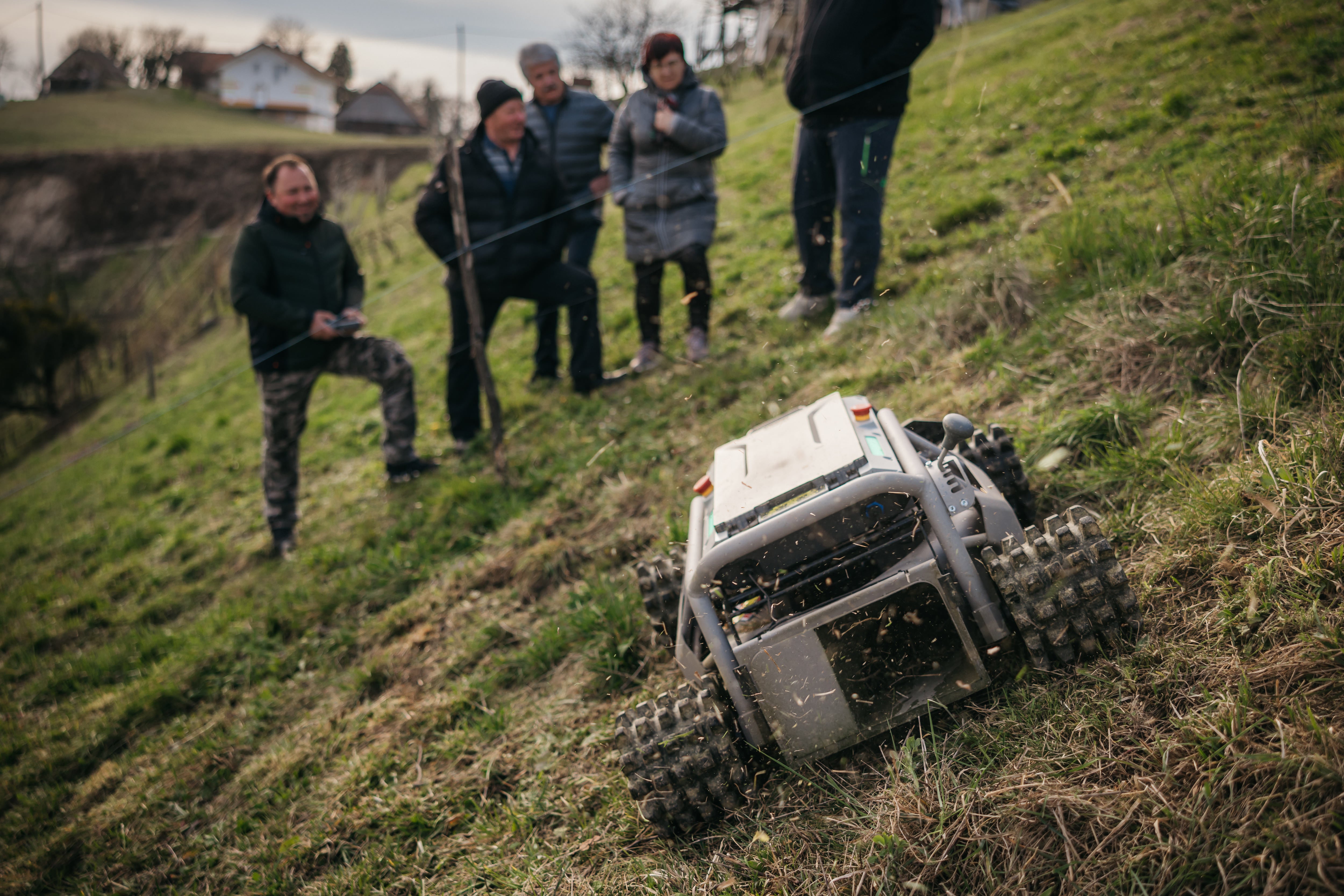 Mowrator S1 - 4WD 18Ah (with Off-road Wheels)