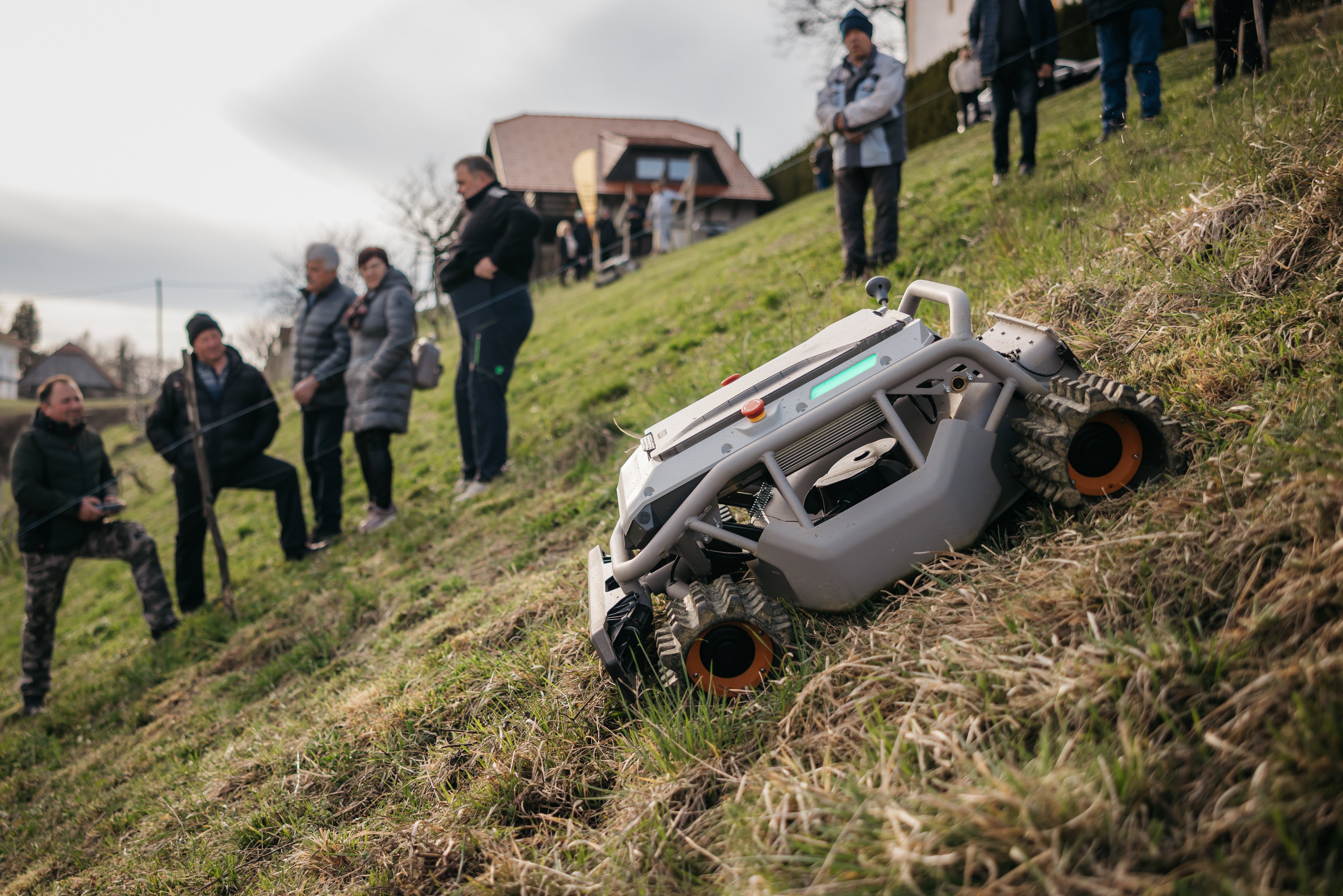 Mowrator S1 - 4WD 18Ah (with Off-road Wheels)