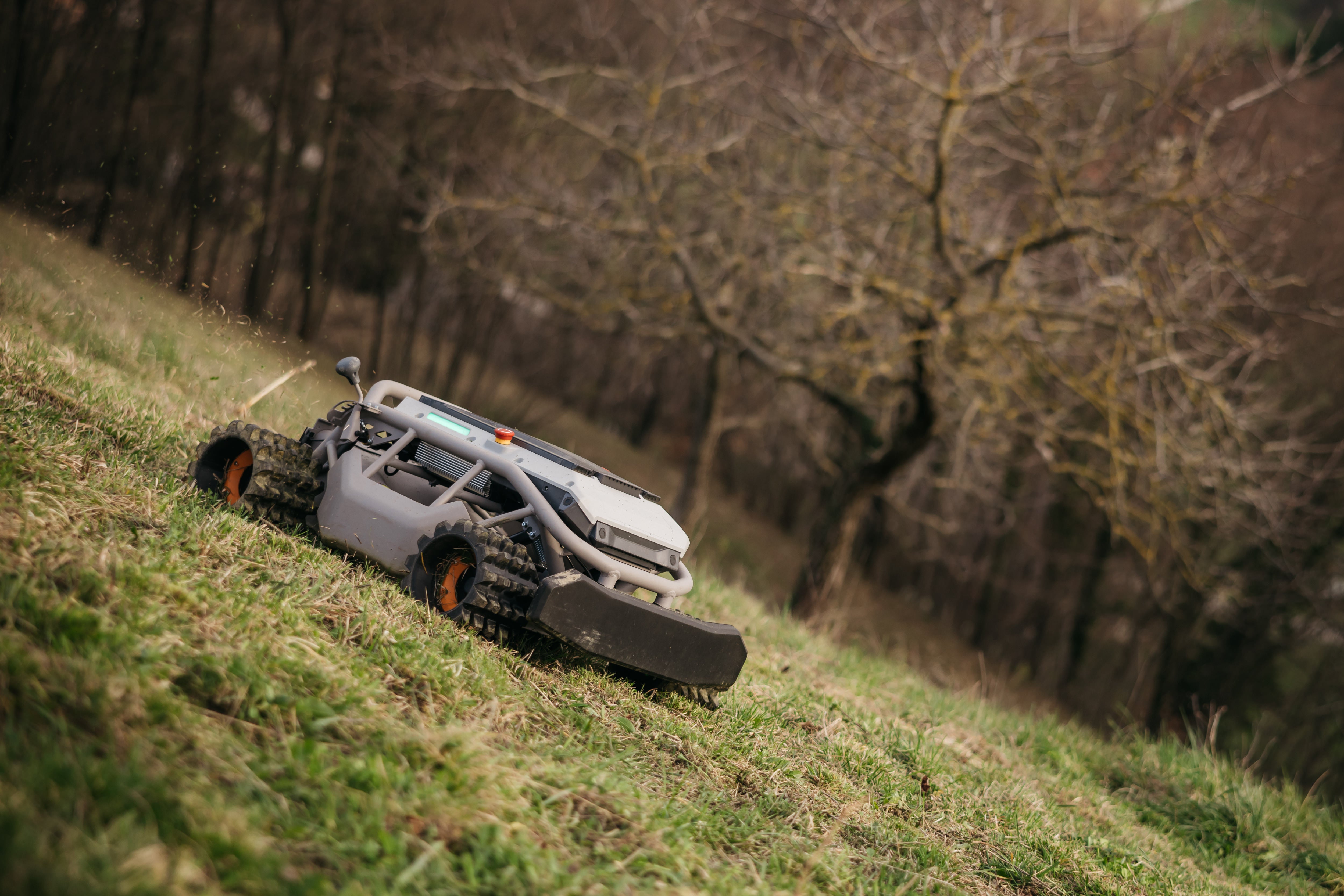 Mowrator S1 - 4WD 18Ah (with Off-road Wheels)