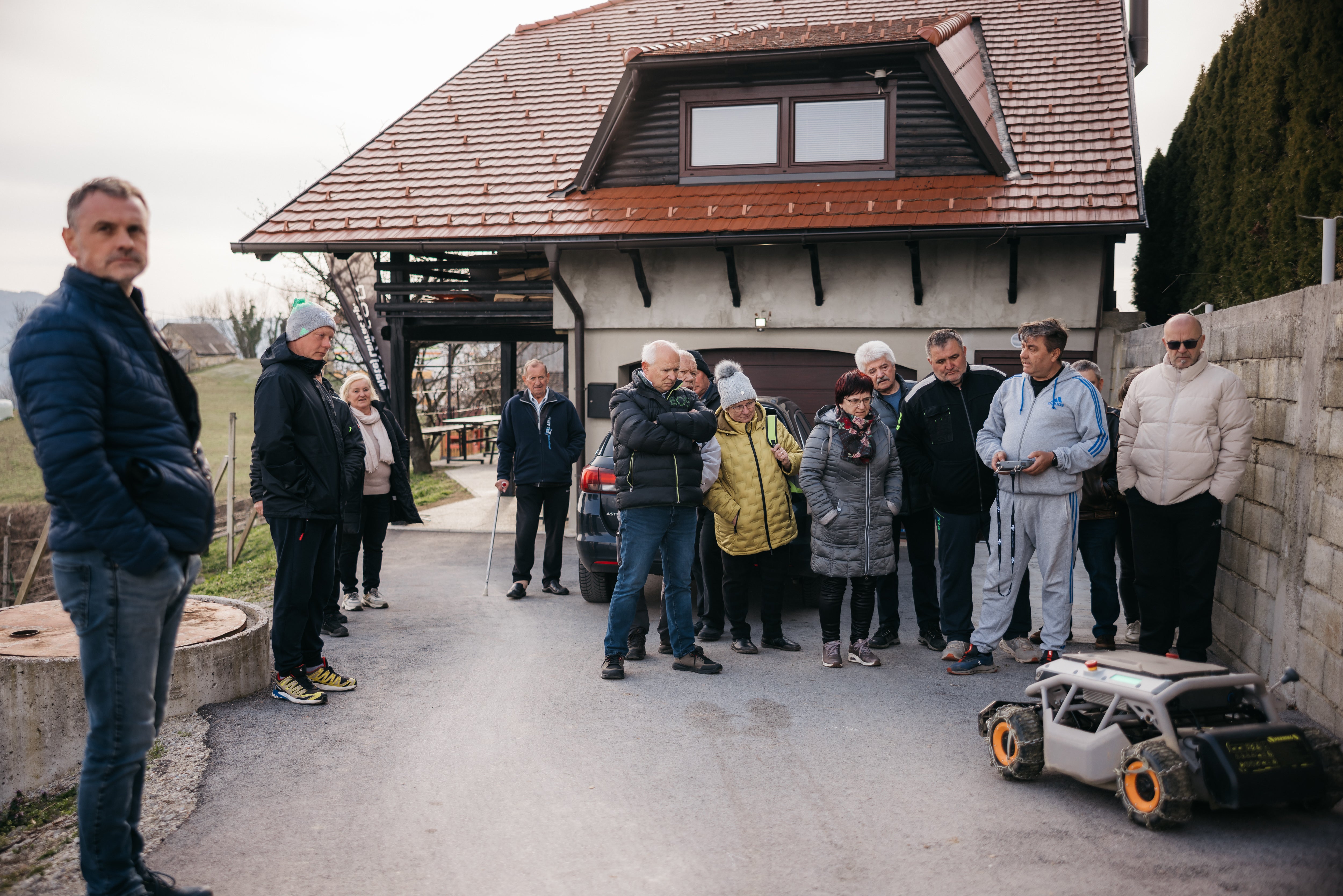 Mowrator S1 - 4WD 12Ah (mit Ketten)