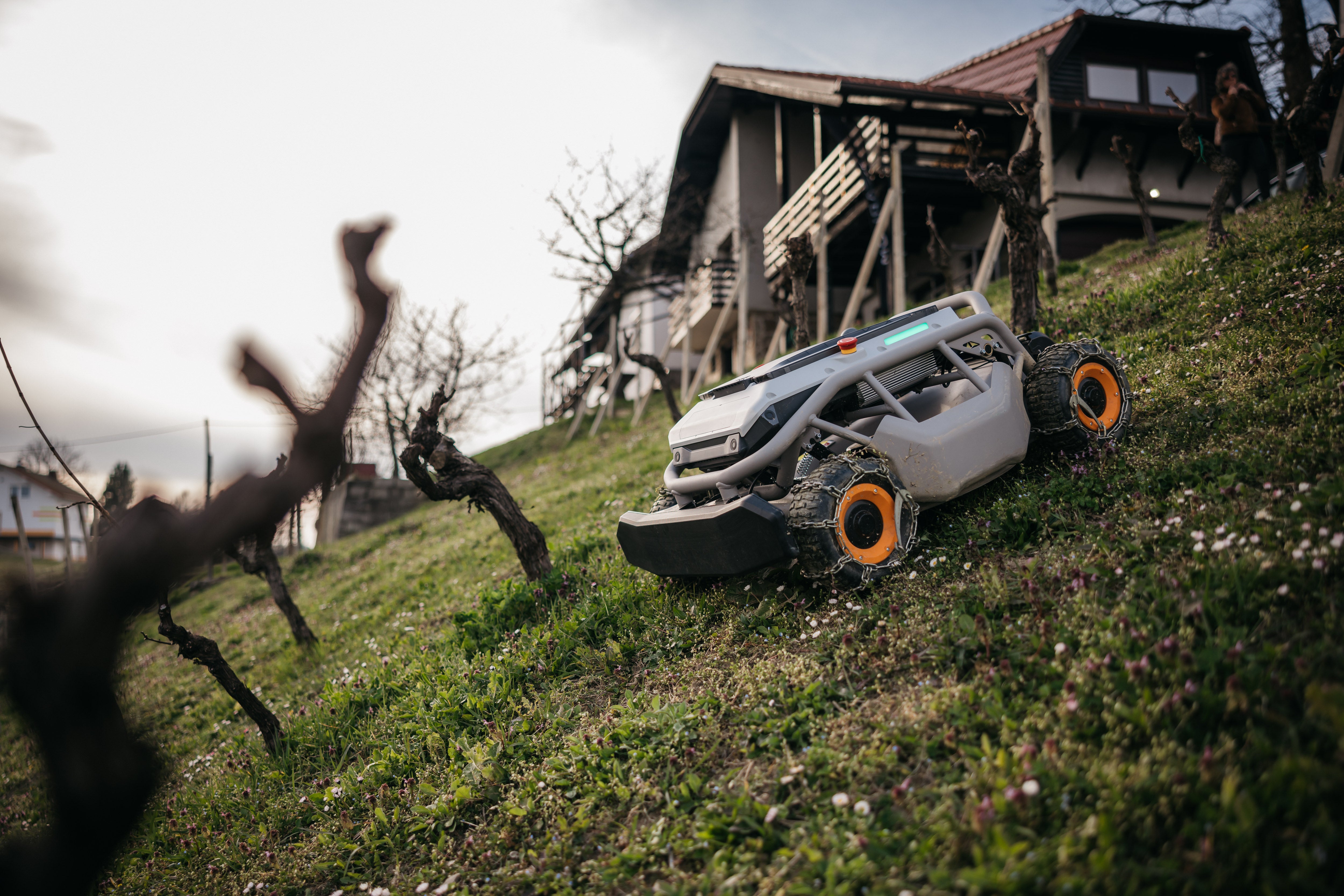 Mowrator S1 - 4WD 12Ah (mit Ketten)