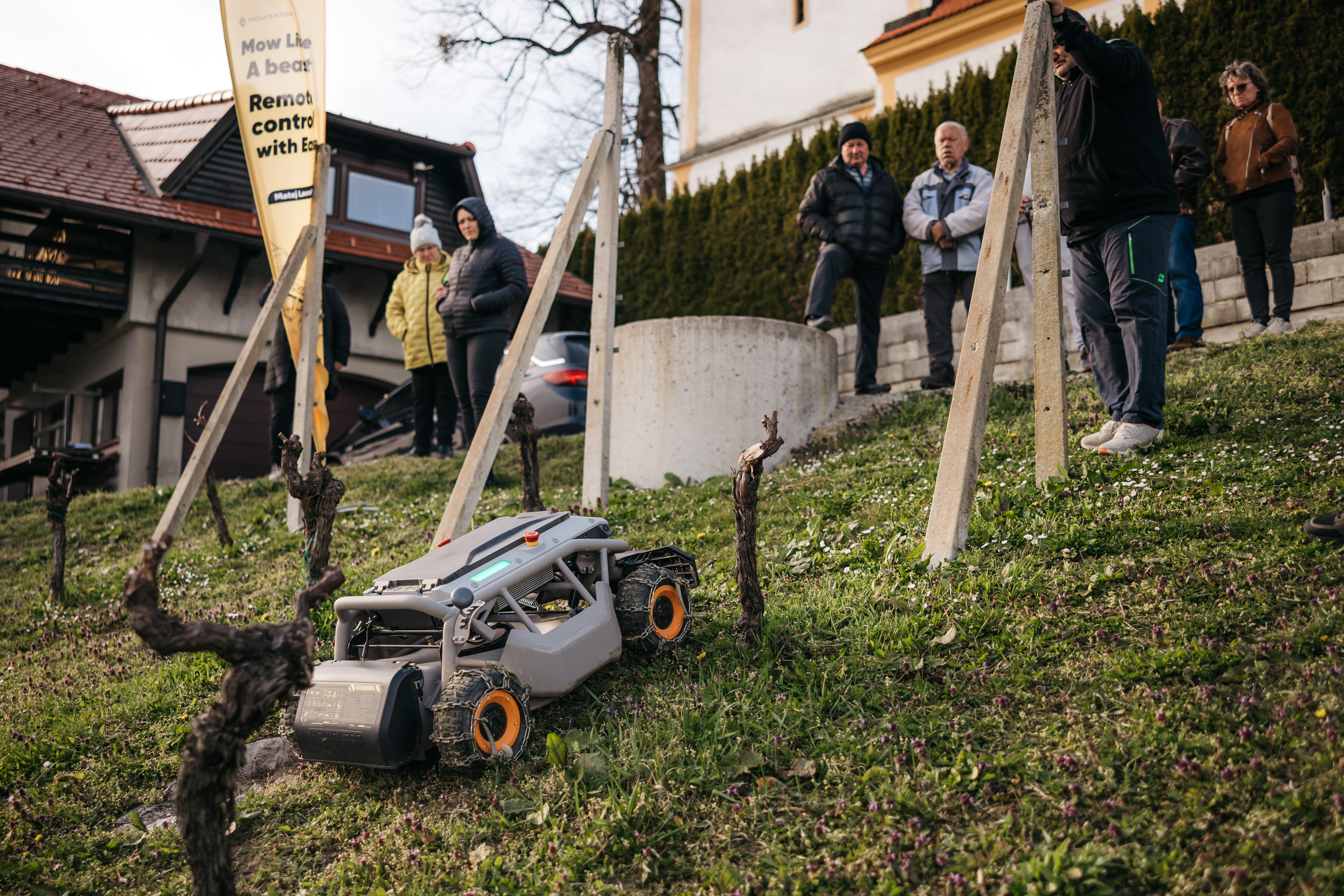 Mowrator S1 - 4WD 12Ah (mit Ketten)