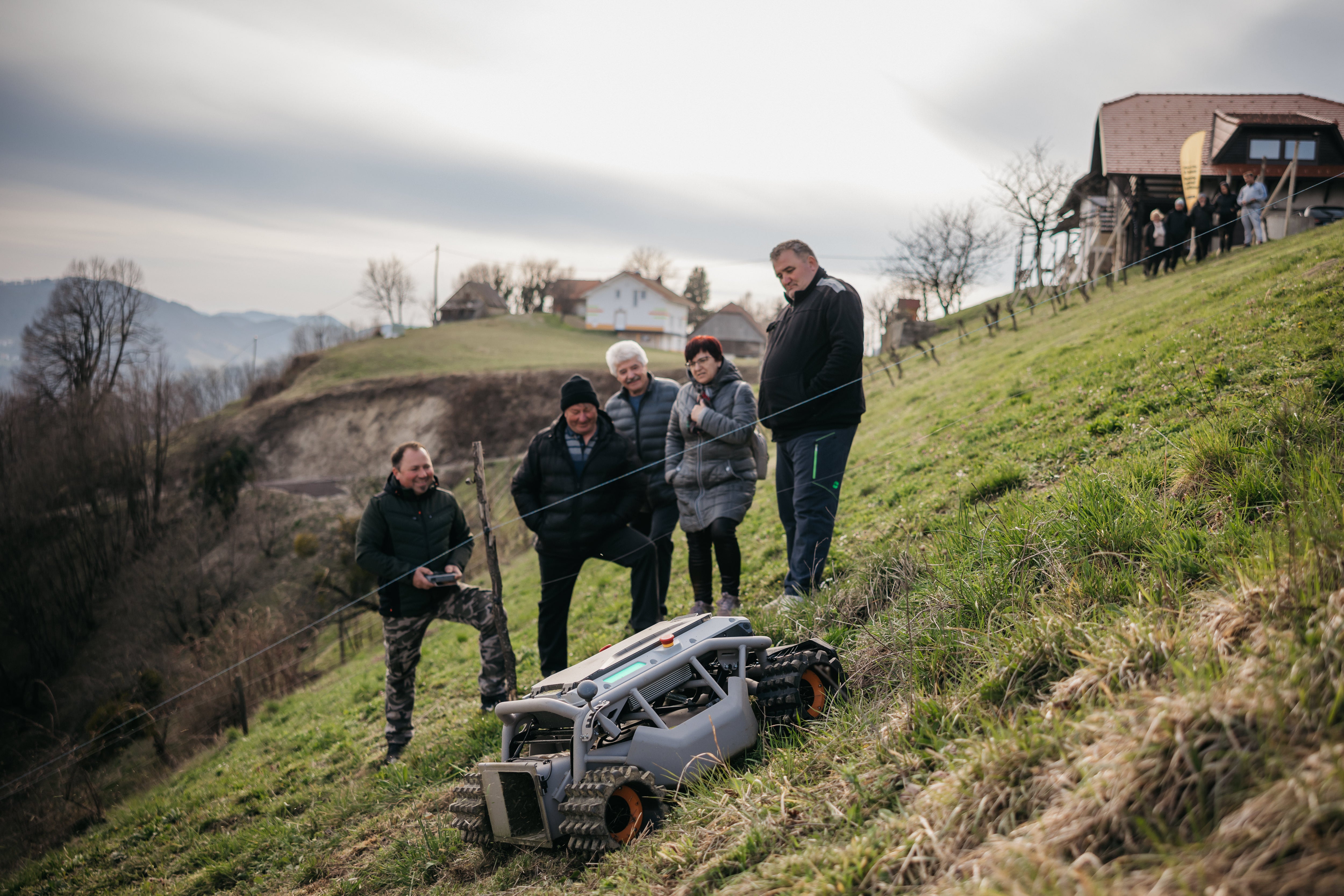 Mowrator S1 – 4WD 12Ah (mit Offroad-Rädern)