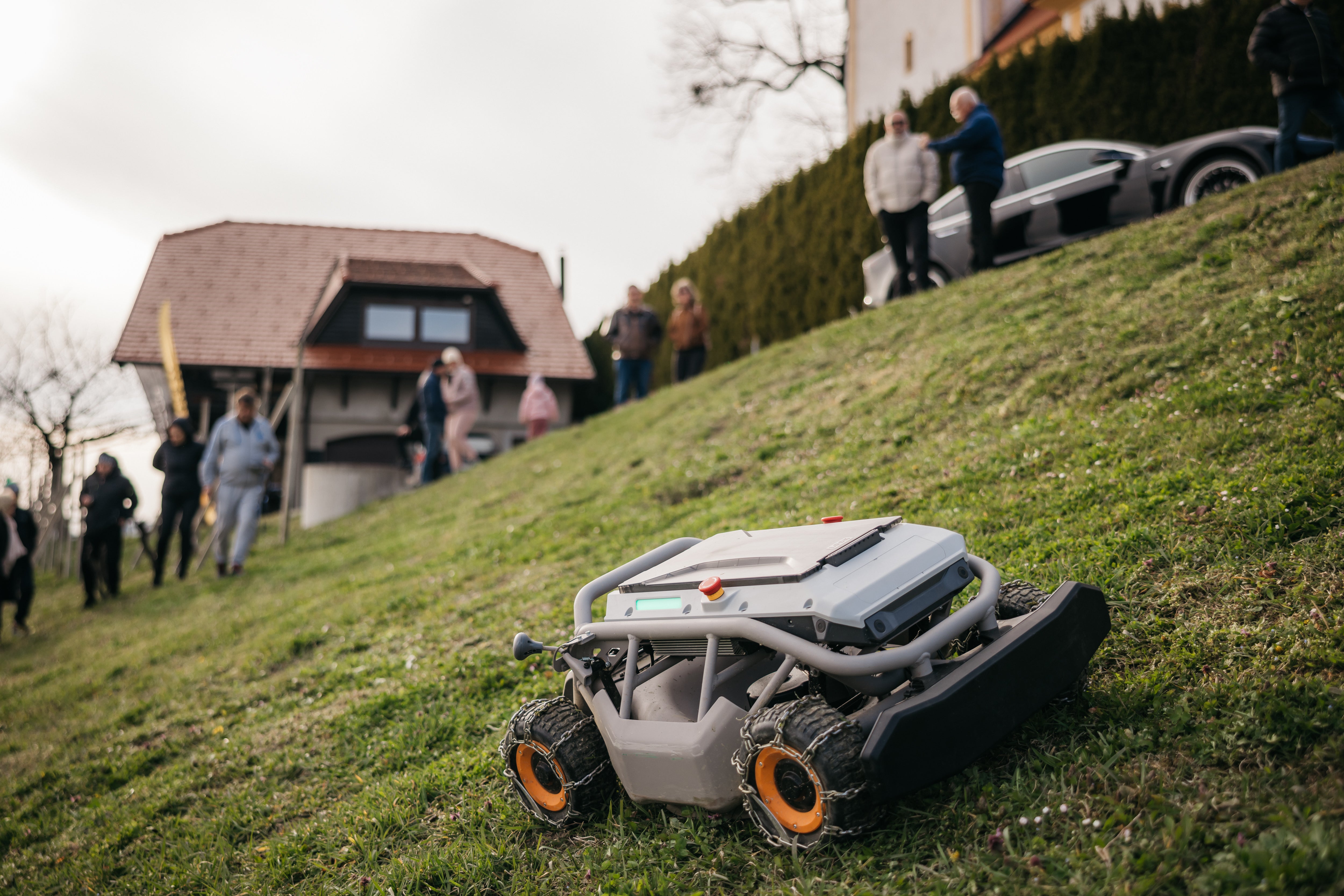 Mowrator S1 - 4WD 12Ah (mit Ketten)