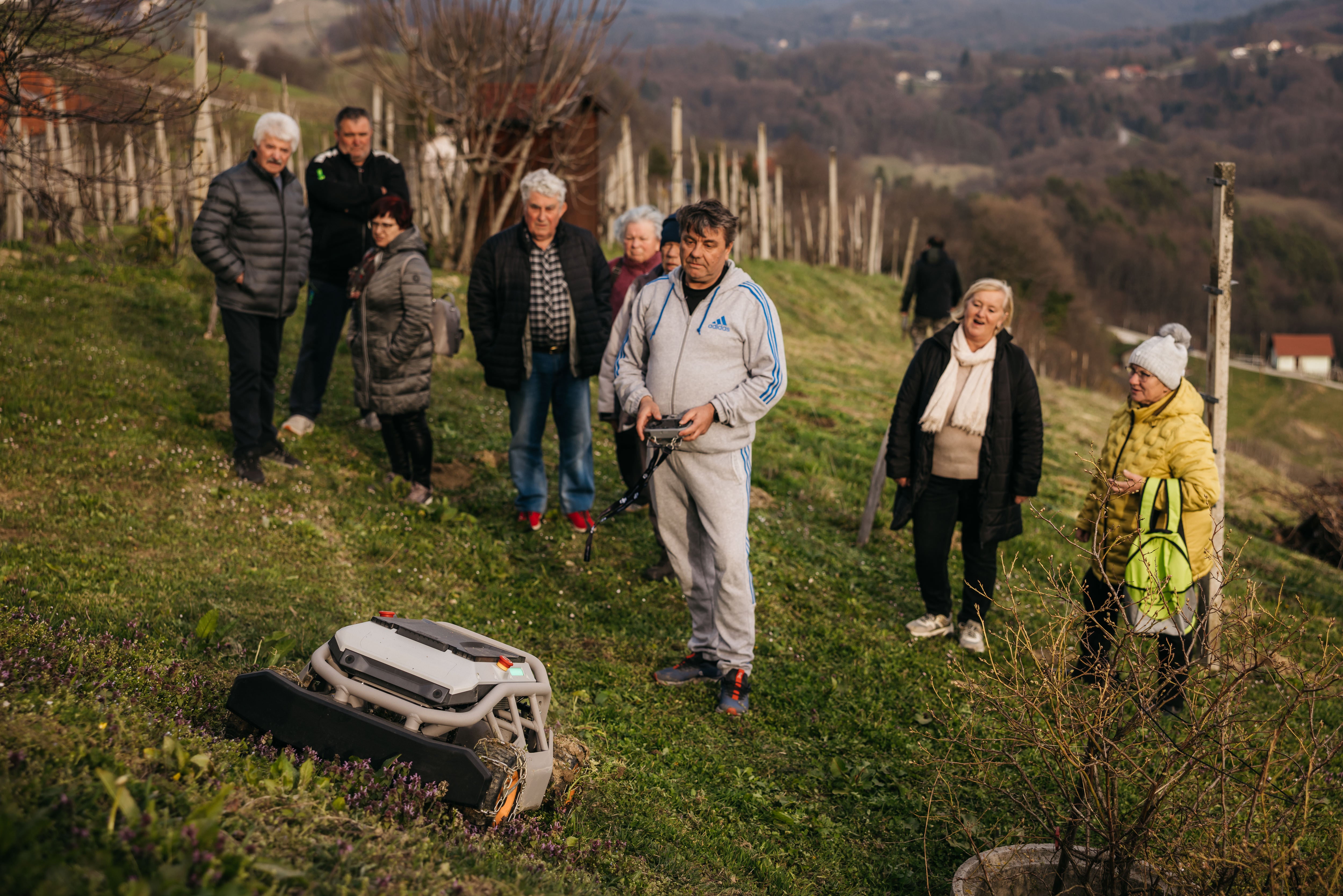 Mowrator S1 - 4WD 12Ah (mit Ketten)