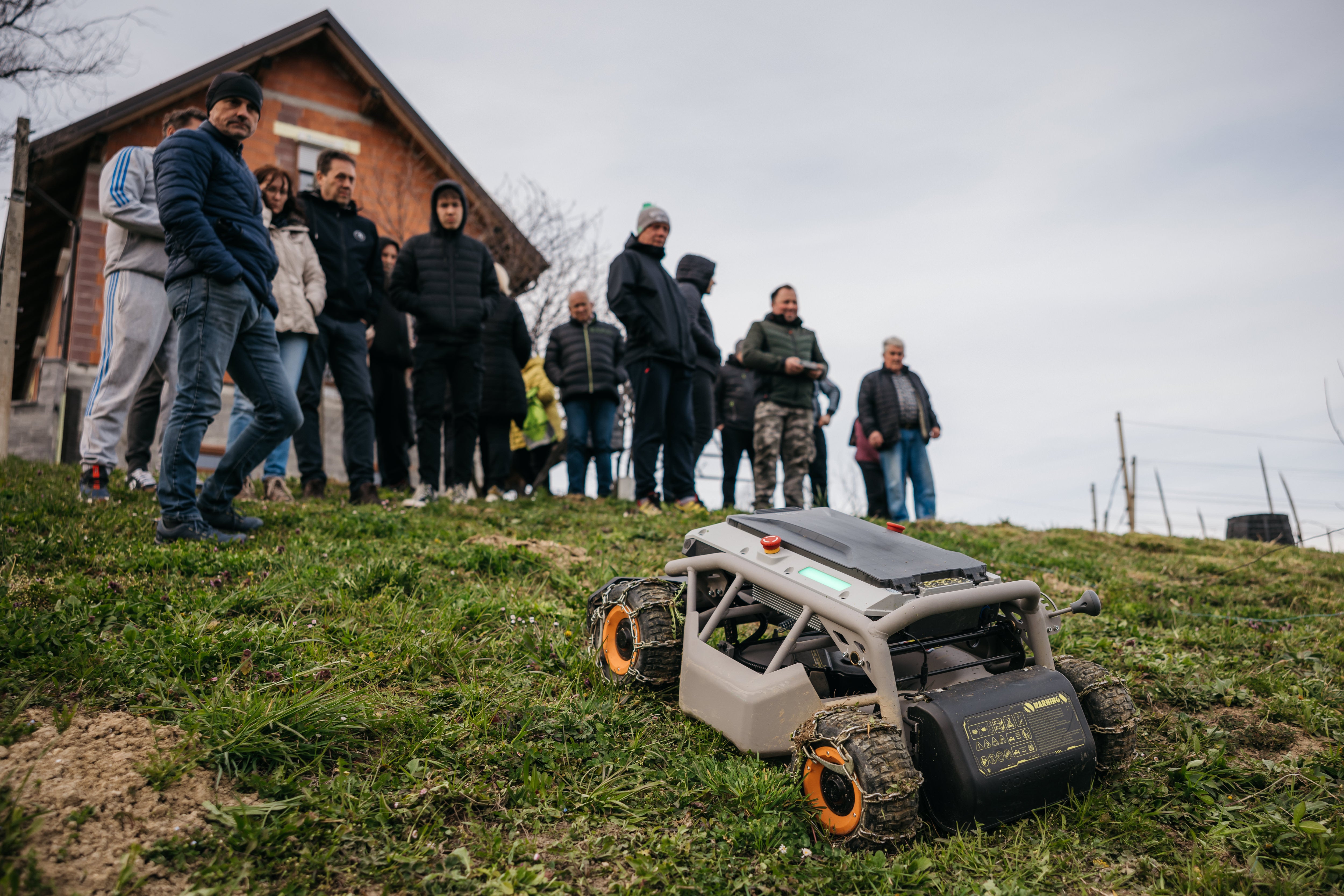 Mowrator S1 - 4WD 12Ah (mit Ketten)