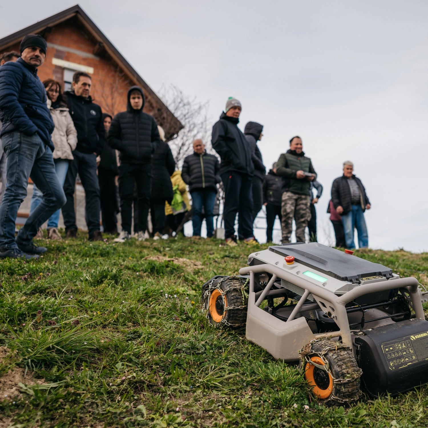 Mowrator S1 - 4WD, 18 Ah (z verigami)