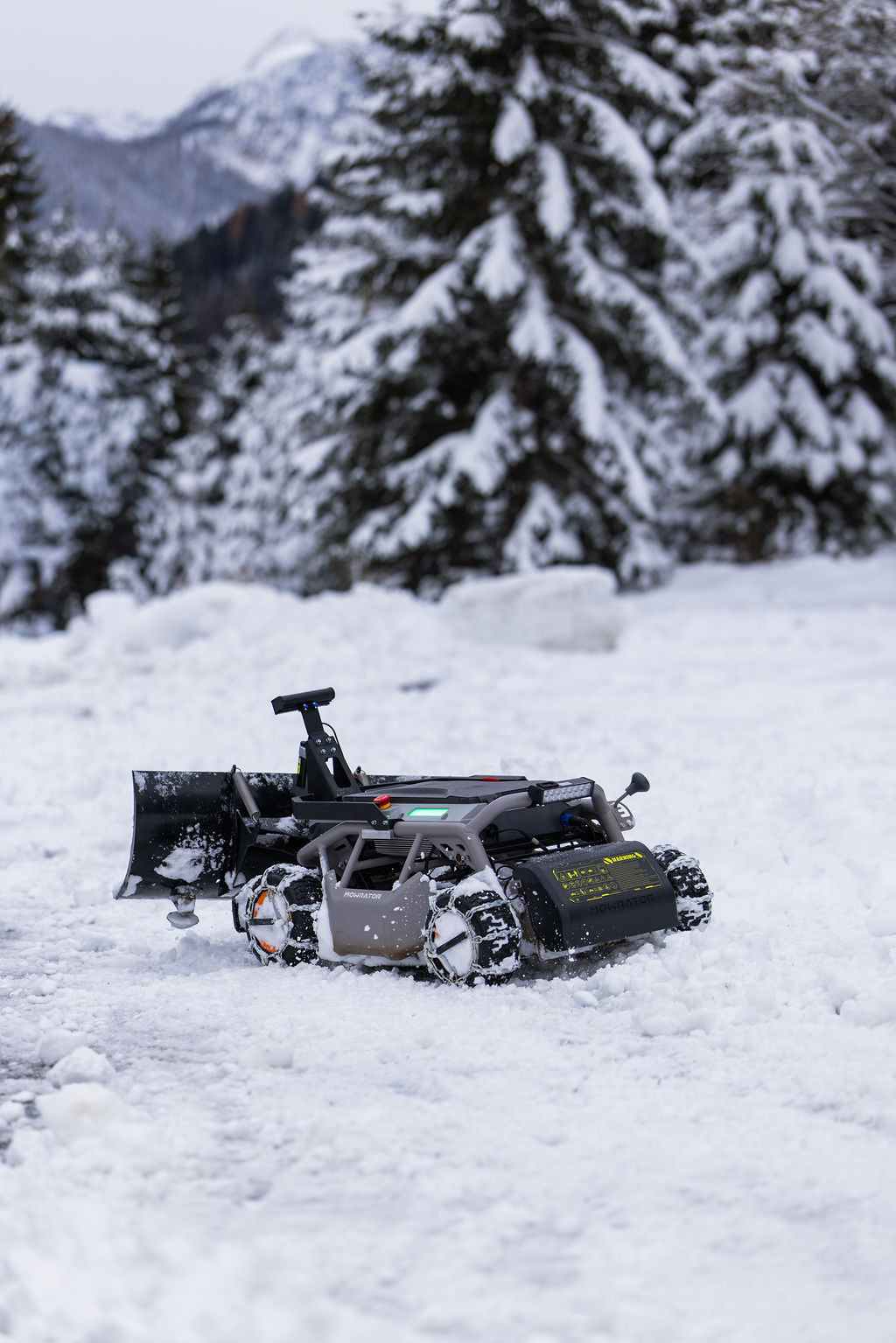 Mowrator S1 - 4WD, 18 Ah (z verigami)