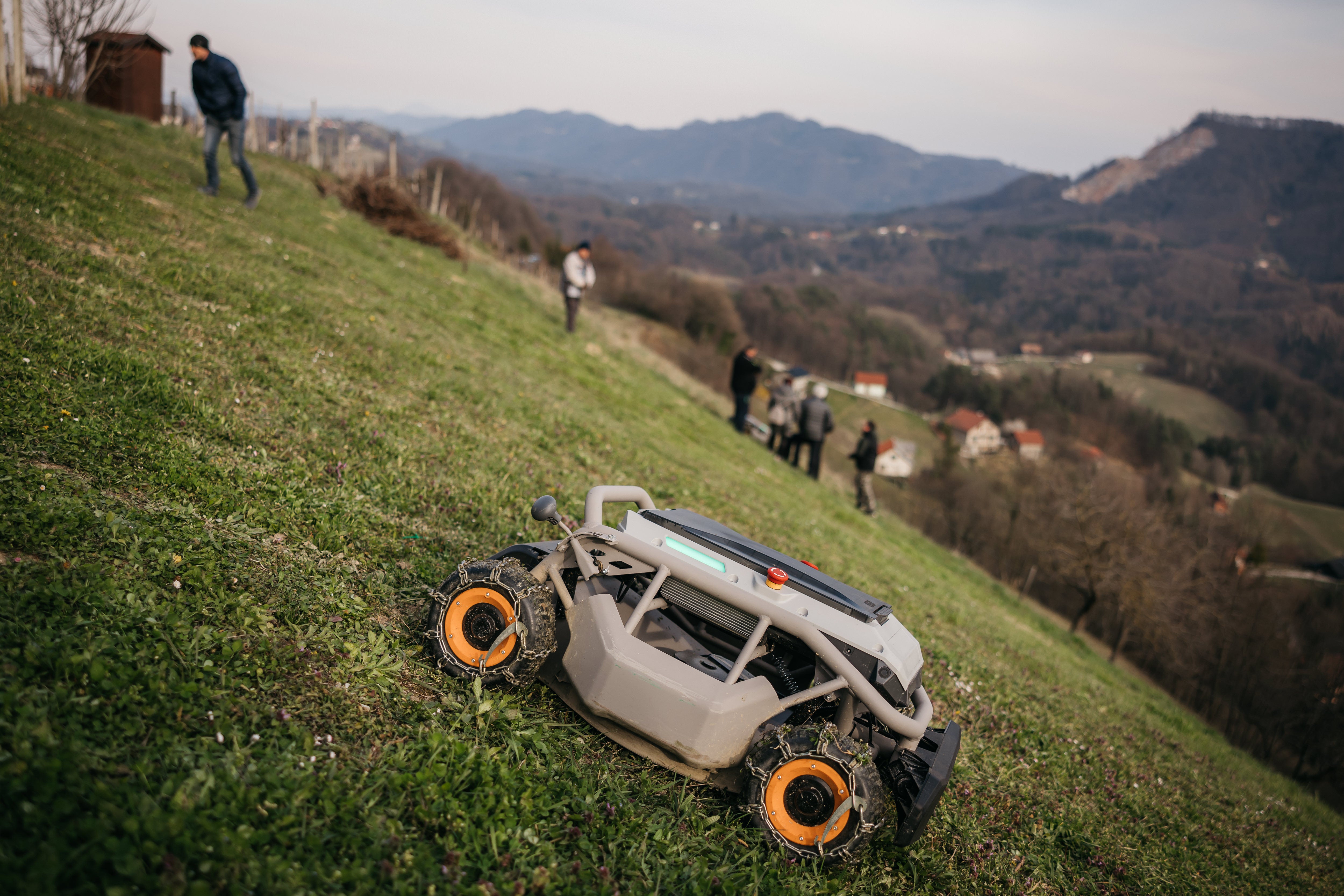 Mowrator S1 - 4WD 12Ah (mit Ketten)