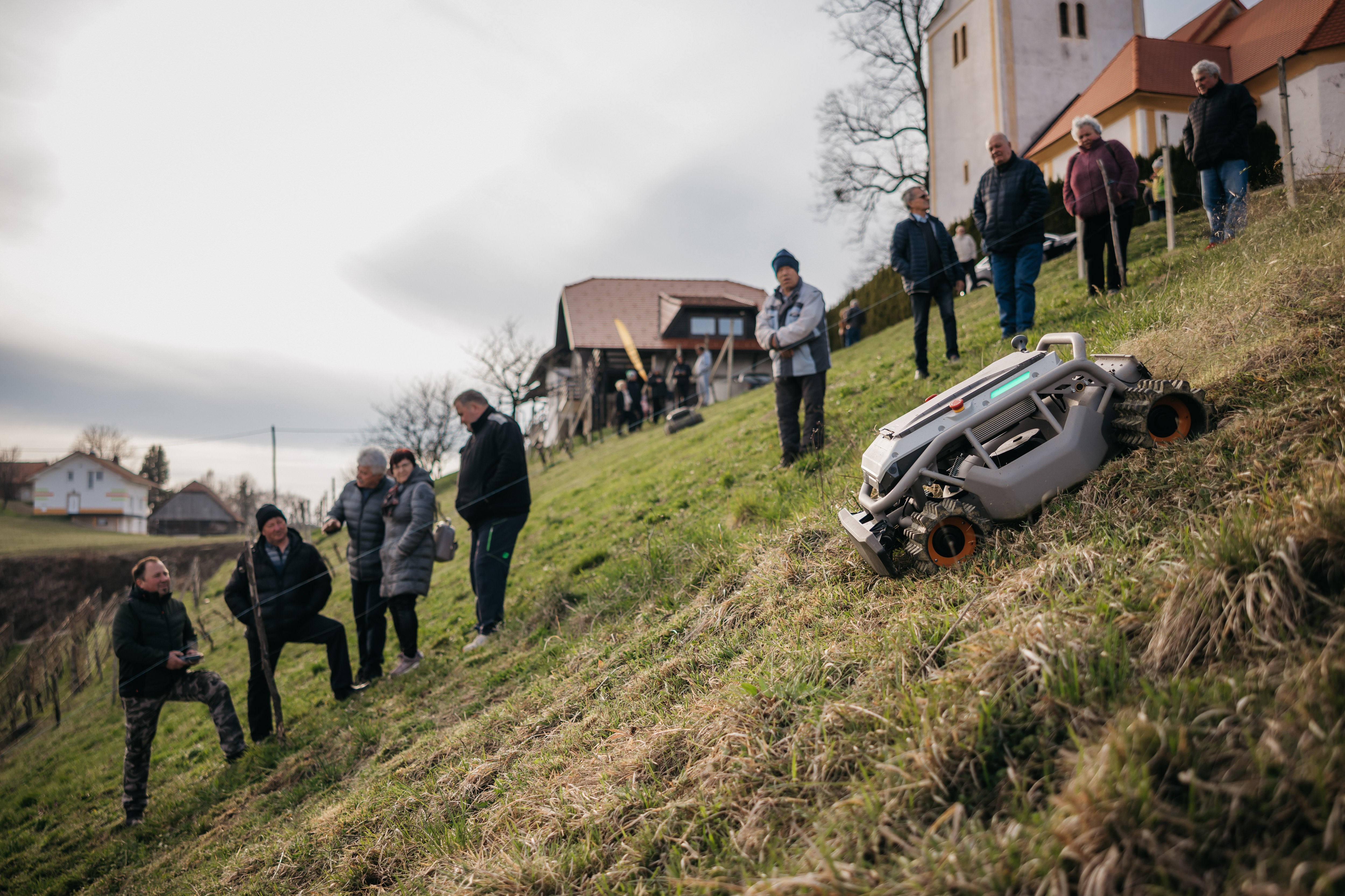 Mowrator S1 – 4WD 12Ah (mit Offroad-Rädern)