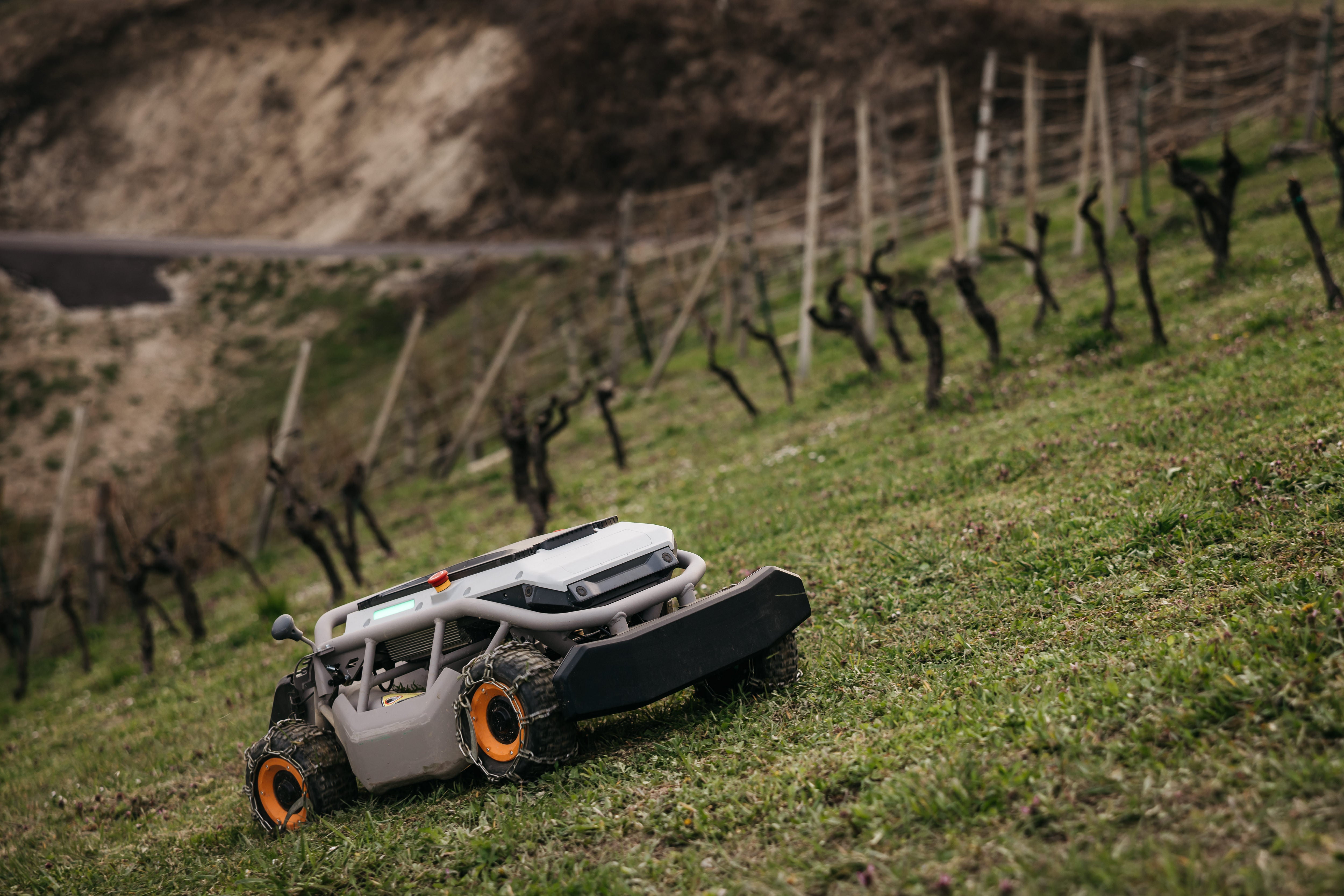 Mowrator S1 - 4WD 12Ah (mit Ketten)