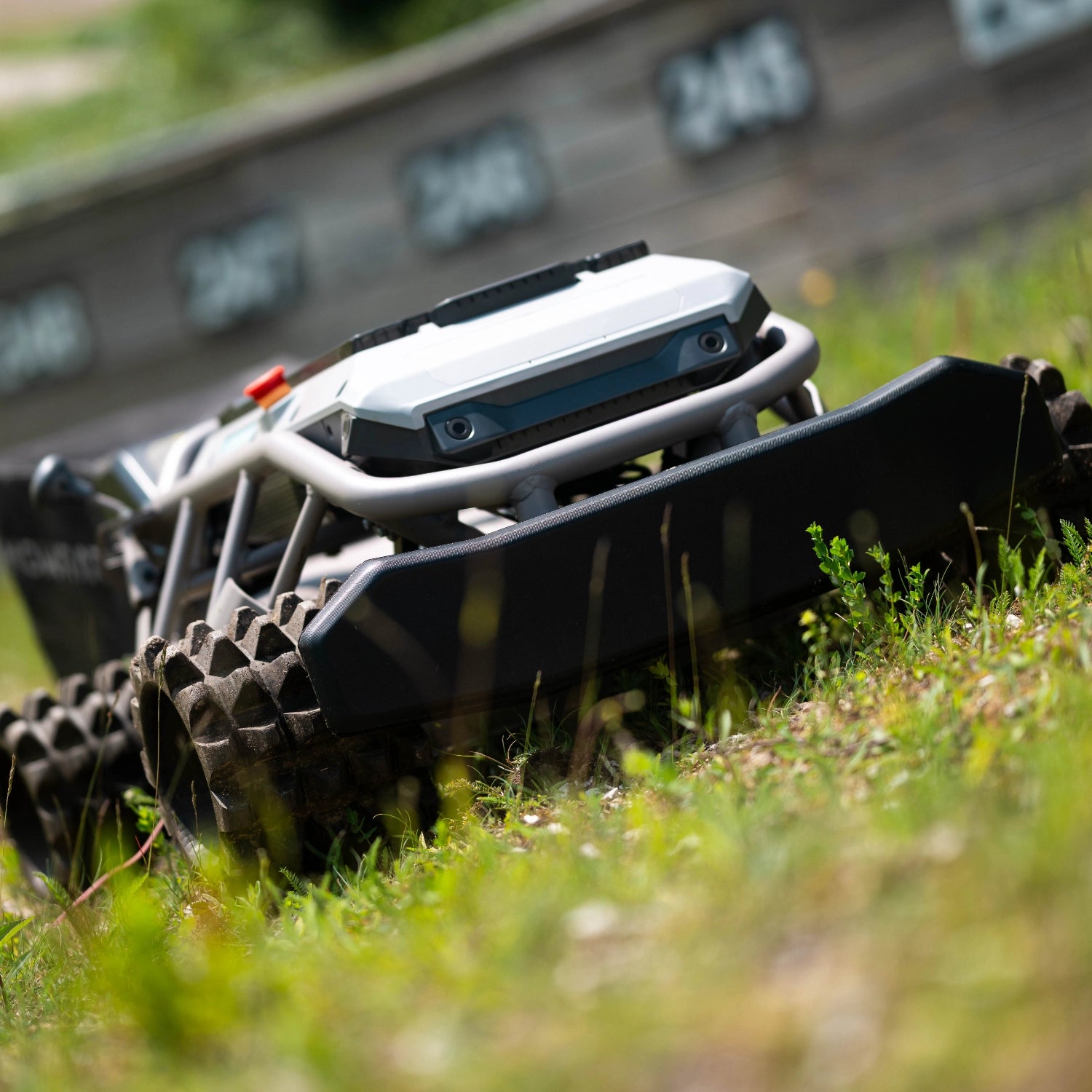 Mowrator S1 - 4WD 12Ah (with Off-road Wheels)